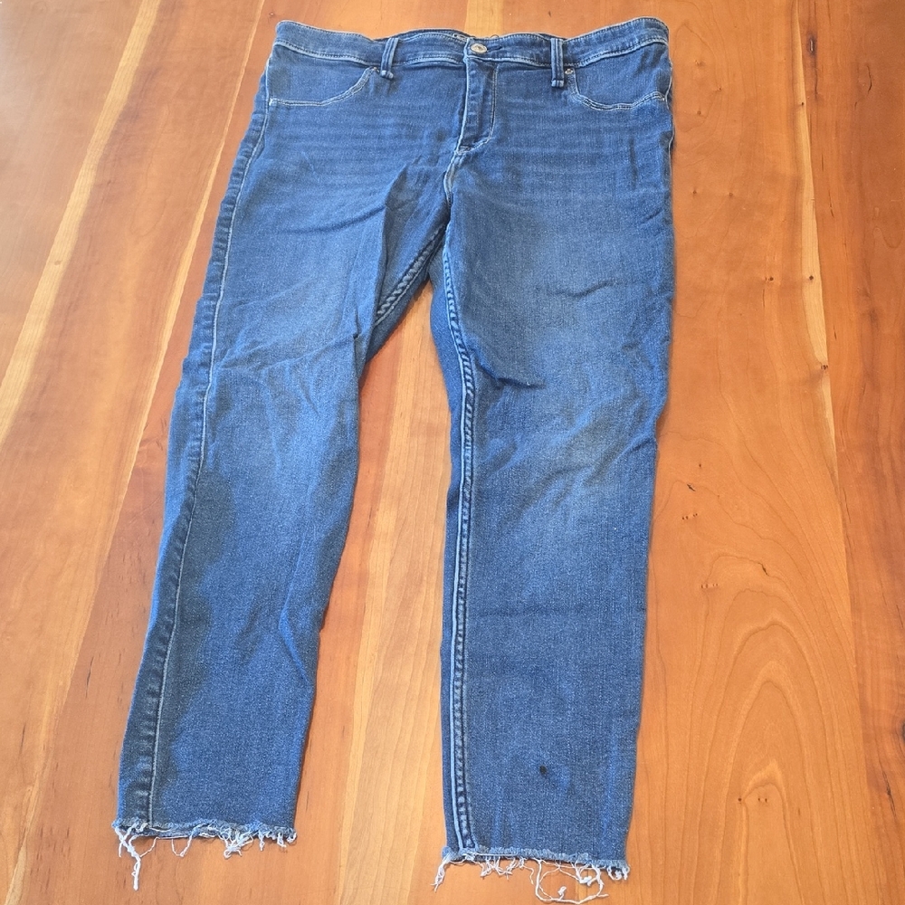 Abercrombie & Fitch Dark Blue Cropped Jeans